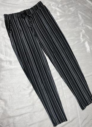 Чёрные лёгкие штаны в полосочку6 фото