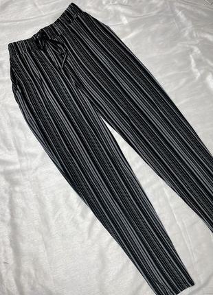 Чёрные лёгкие штаны в полосочку5 фото