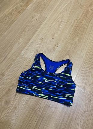 Топ жіночий nike