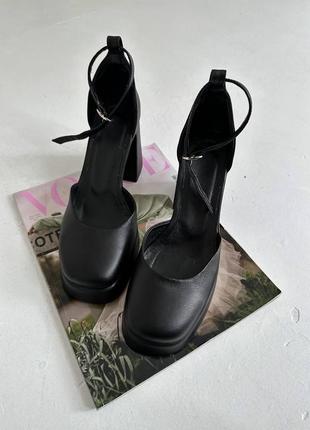 Красивые туфли с трендовым кольцом черные кожаные женские6 фото