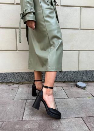 Красивые туфли с трендовым кольцом черные кожаные женские2 фото
