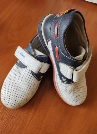 Туфли на мальчика. мягкие и удобные. размер 28