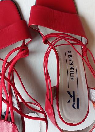 Босоножки кожаные