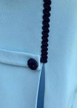 Костюм с юбкой деловой нарядный голубой4 фото