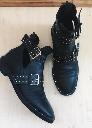 Ботинки stradivarius