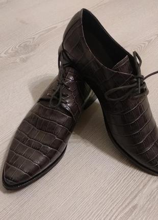 Женские классические туфли  натуральная кожа  ,принт кожа крокодила,filippa k