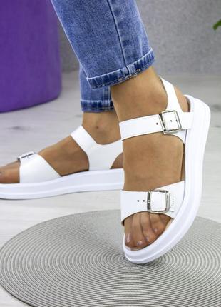 Стильні білі сандалі/босоніжки з пряжкой шкіряні, шкіра жіночі на літо,білого кольору,колір білий3 фото