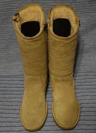 Оригинальные зимние бежевые замшевые сапожки ugg australia. 39 р.3 фото