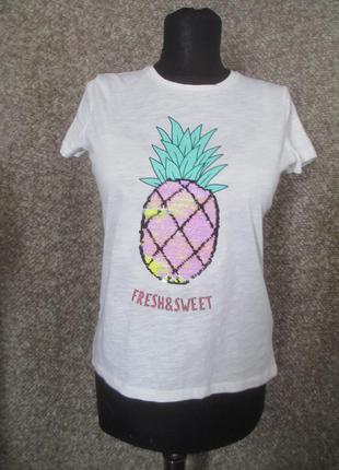 Футболка с принтом из пайеток