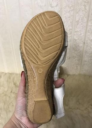 Кожаные легчайшие босоножки на танкетке footglove