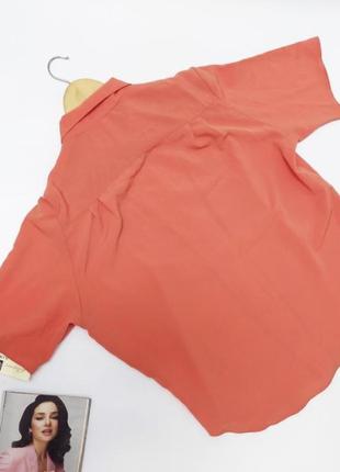 Новая женская коралловая розово-персиковая блуза свободного кроя с коротким рукавом с наплечниками на пуговицах от бренда classic image3 фото