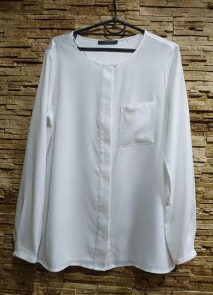 Гарна біла блузка