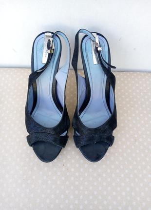 Симпатичные босоножки