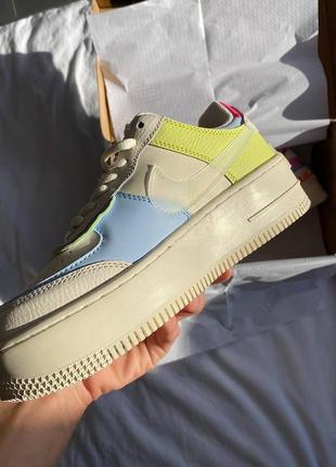 Неймовірні жіночі кеди😍
 air force 1 shadow beige pale ivory2 фото