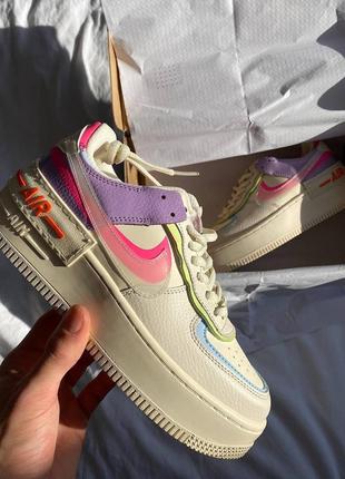 Неймовірні жіночі кеди😍
 air force 1 shadow beige pale ivory4 фото