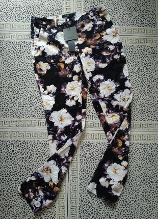 Новые женские брюки в цветочный принт от vila размер м