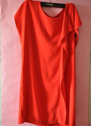 Шикарну червону сукню
