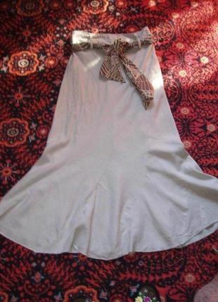 Красива довга лляна спідничка