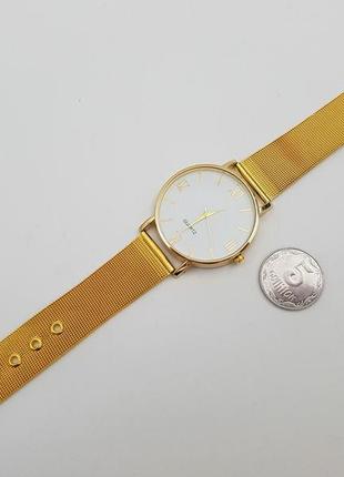 Новые женские часы кварц, под золото.5 фото