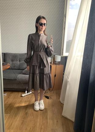 Стильное теплое байковое платье с воланом в клетку