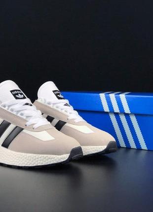Кросівки adidas boost білі з бежевим2 фото