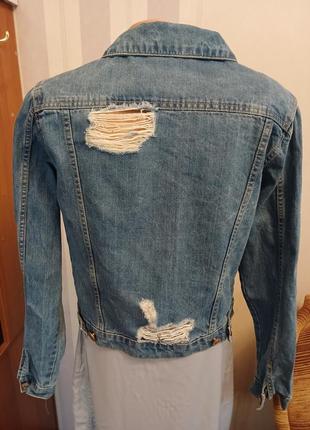 Джинсова куртка з трояндами вишивка потертая джинсовая  дырками вышивка розы м с9 фото
