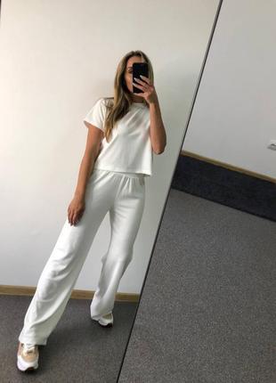 Стильный костюм у рубчик. укороченная футболка и штаны в рубчик