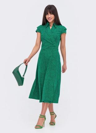 Принтована зелена сукня на запах9 фото