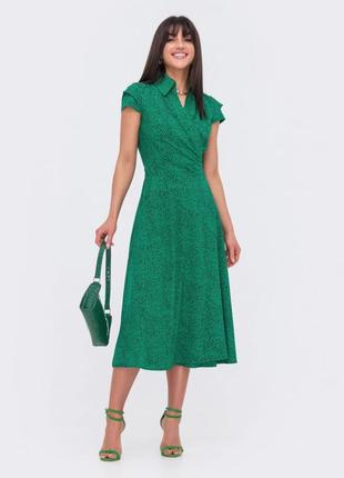 Принтована зелена сукня на запах5 фото