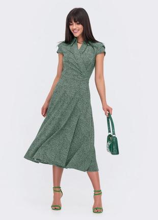 Принтована яскраво зелена сукня на запах8 фото