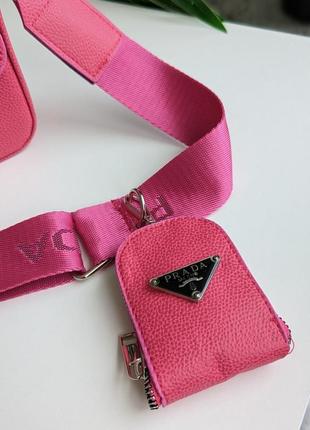Розовая женская сумка кроссбоди прада4 фото