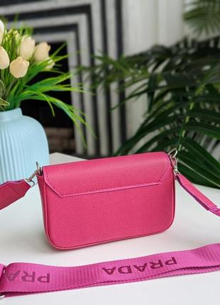 Розовая женская сумка кроссбоди прада6 фото
