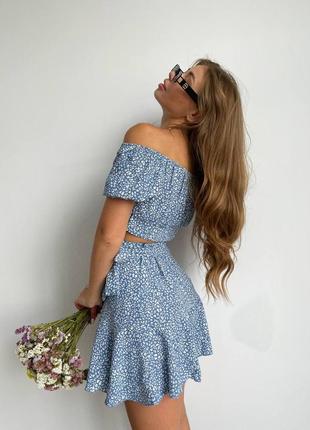 Легкий і ефектний костюм: топ і спідниця4 фото