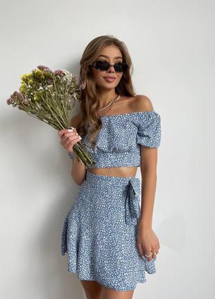 Легкий і ефектний костюм: топ і спідниця3 фото