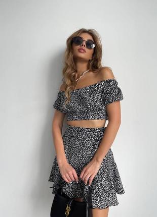 Легкий і ефектний костюм: топ та спідниця3 фото