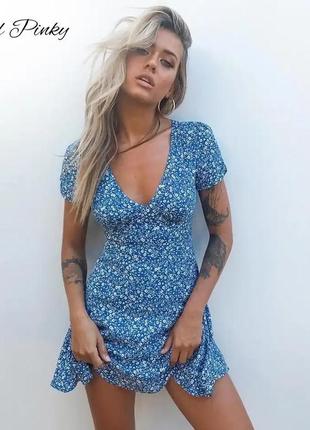 Літня сукня з квітками синього кольору