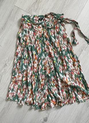 Трендовая юбка в цветной принт на пуговицах