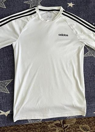 Футболка adidas в идеальном состоянии