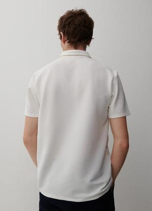 Стильна біло-молочна футболка поло3 фото