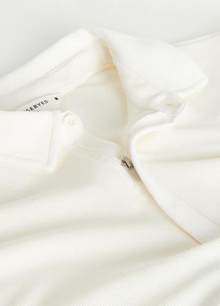 Стильна біло-молочна футболка поло4 фото