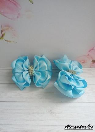 Пышные бантики голубого цвета