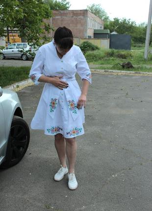 Платье с вышивкой ручной работы2 фото