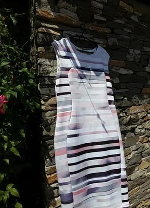 Невероятно красивое элегантное платье на подкладке от известного бренда.