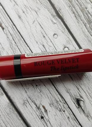 Классическая матовая темная ягодно-красная матовая помада буржуа bourjois rouge velvet lipstick ягодная бордо винная7 фото