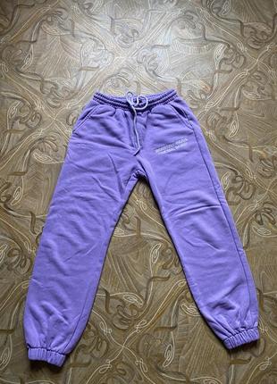 Фиолетовые спортивные штаны1 фото
