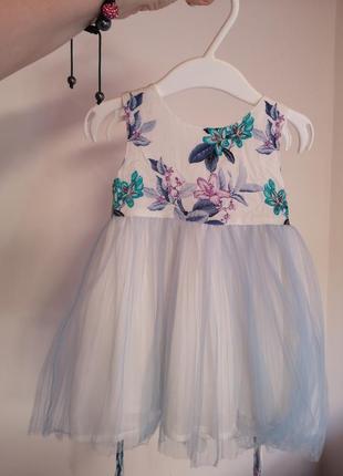 Дуже ніжна сукня на 6-9 місяців верх та підкладка натуральні, тоненькі (здається марльовочка)