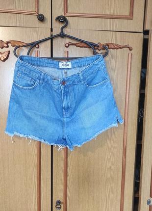 Джинсовые шорты