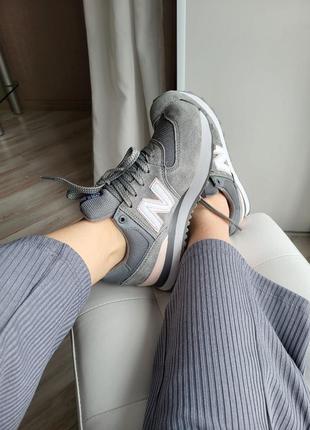 New balance 574 жіночі кросівки беланси натуральна замша сірі з рожевим з сіткою женские серые с розовым кроссовки замшевые с сеткой весна лето деми6 фото