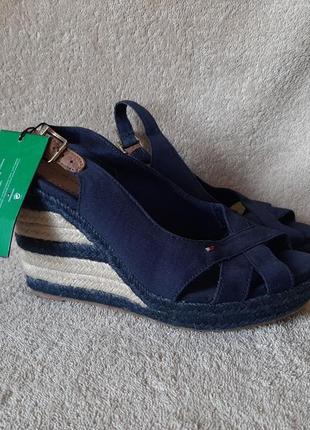 Tommy hilfiger босоніжки р.36-37 устілка 23,8см