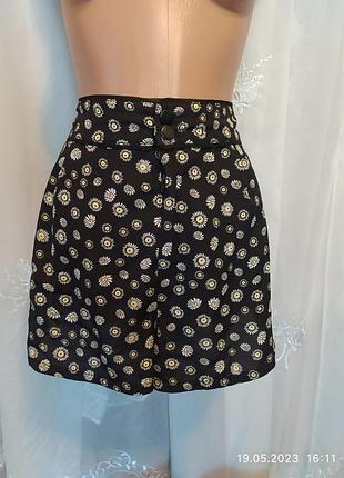 Легкі шорти з глибокими карманами